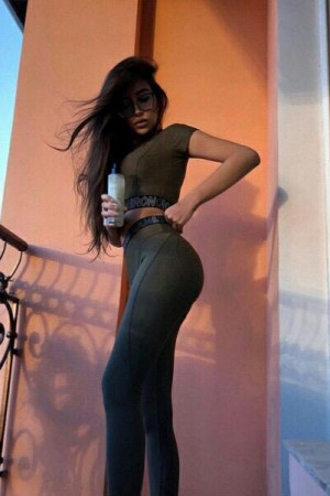 АЛЯ ЕСТЬ ПОЛЧАСА*